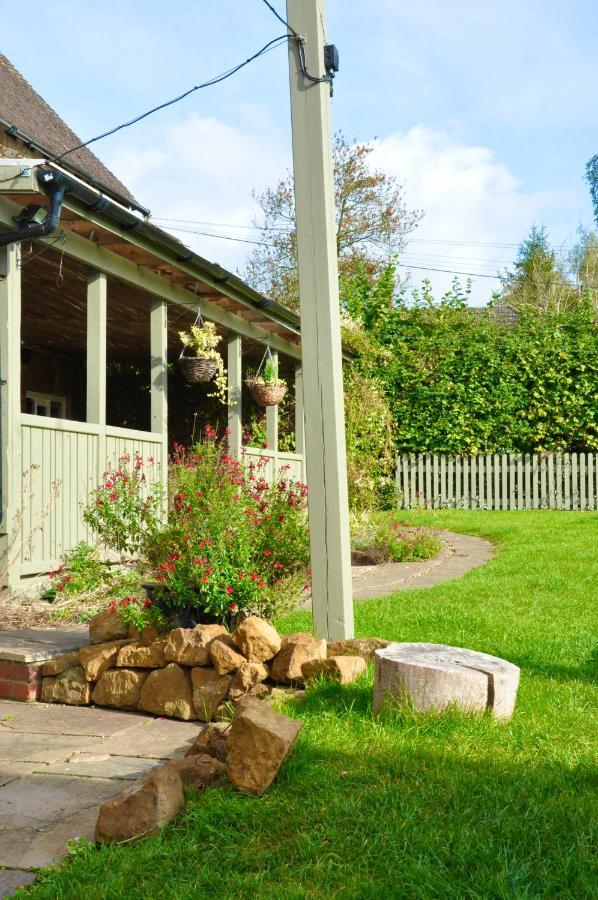 The Hollybush Inn And B&B Priors Marston Bagian luar foto