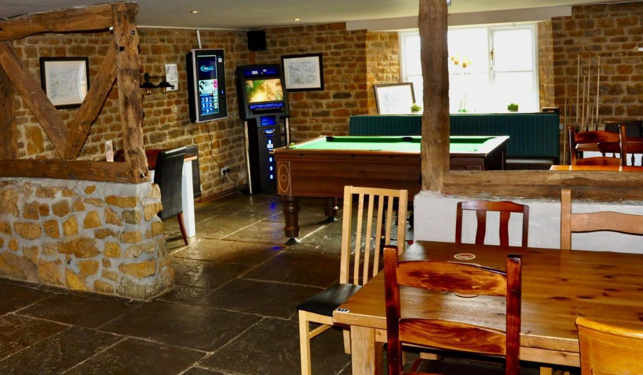 The Hollybush Inn And B&B Priors Marston Bagian luar foto
