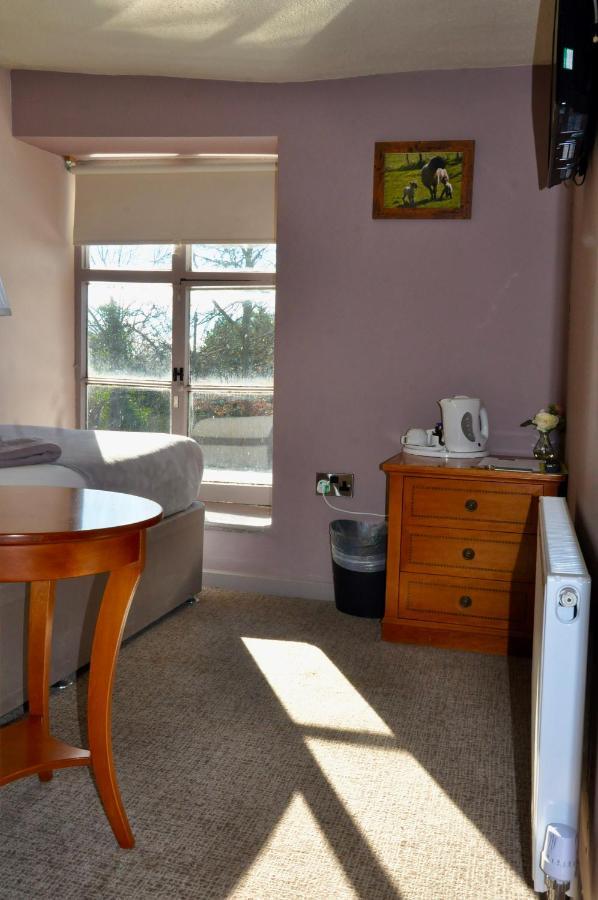 The Hollybush Inn And B&B Priors Marston Bagian luar foto