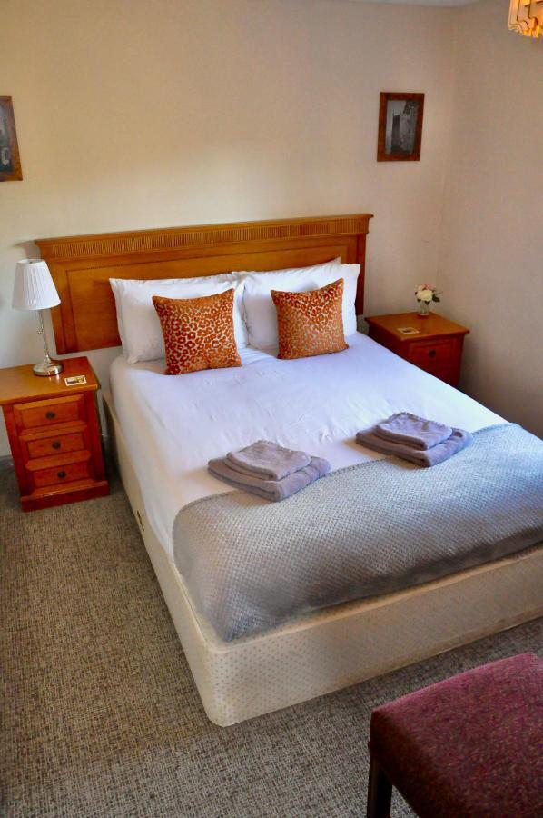 The Hollybush Inn And B&B Priors Marston Bagian luar foto