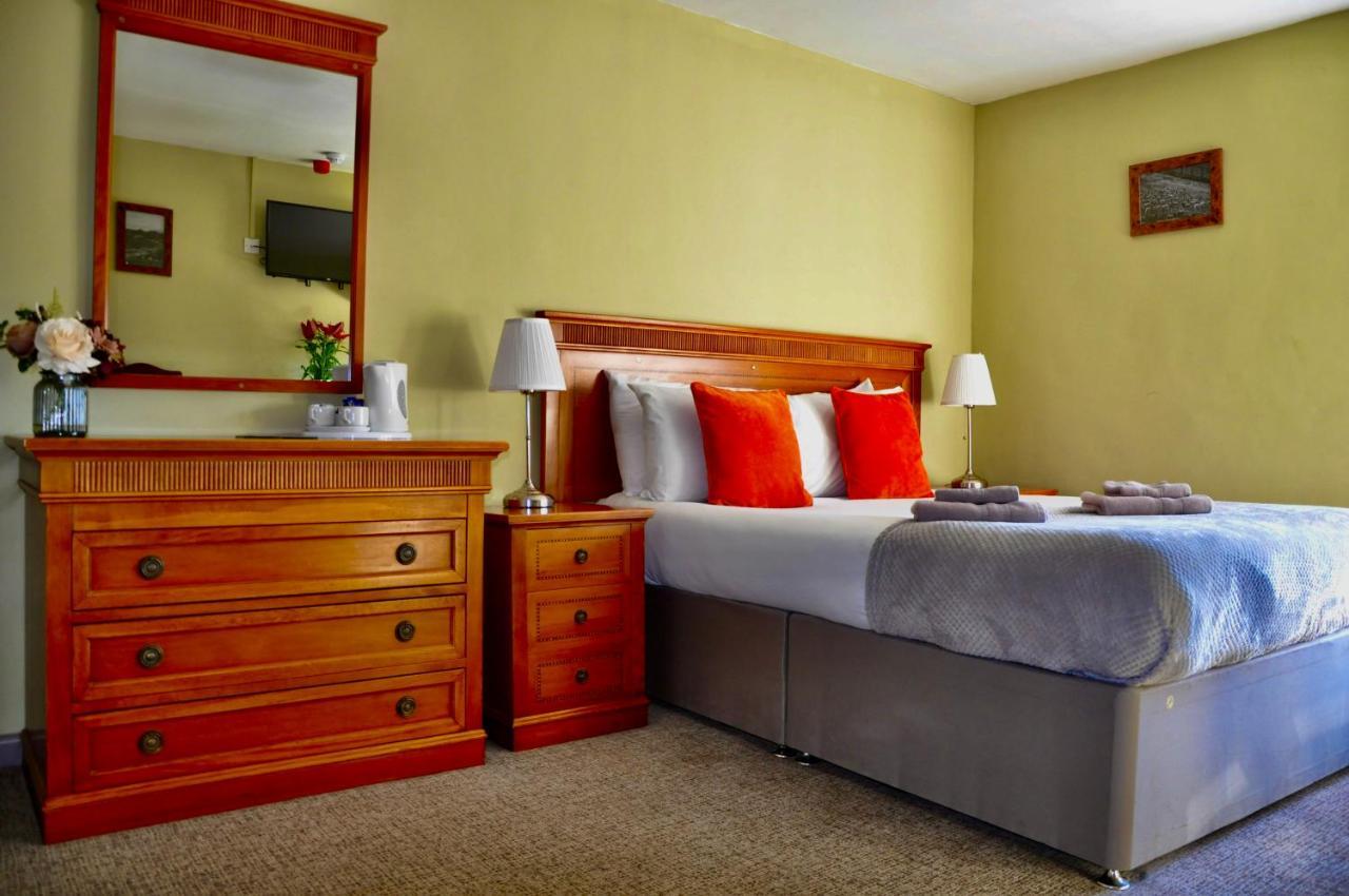 The Hollybush Inn And B&B Priors Marston Bagian luar foto