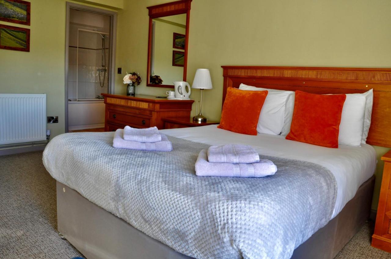 The Hollybush Inn And B&B Priors Marston Bagian luar foto