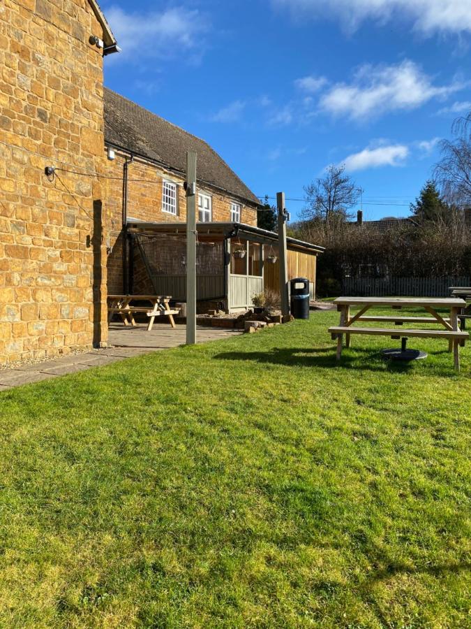 The Hollybush Inn And B&B Priors Marston Bagian luar foto