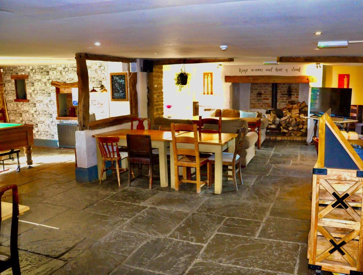 The Hollybush Inn And B&B Priors Marston Bagian luar foto
