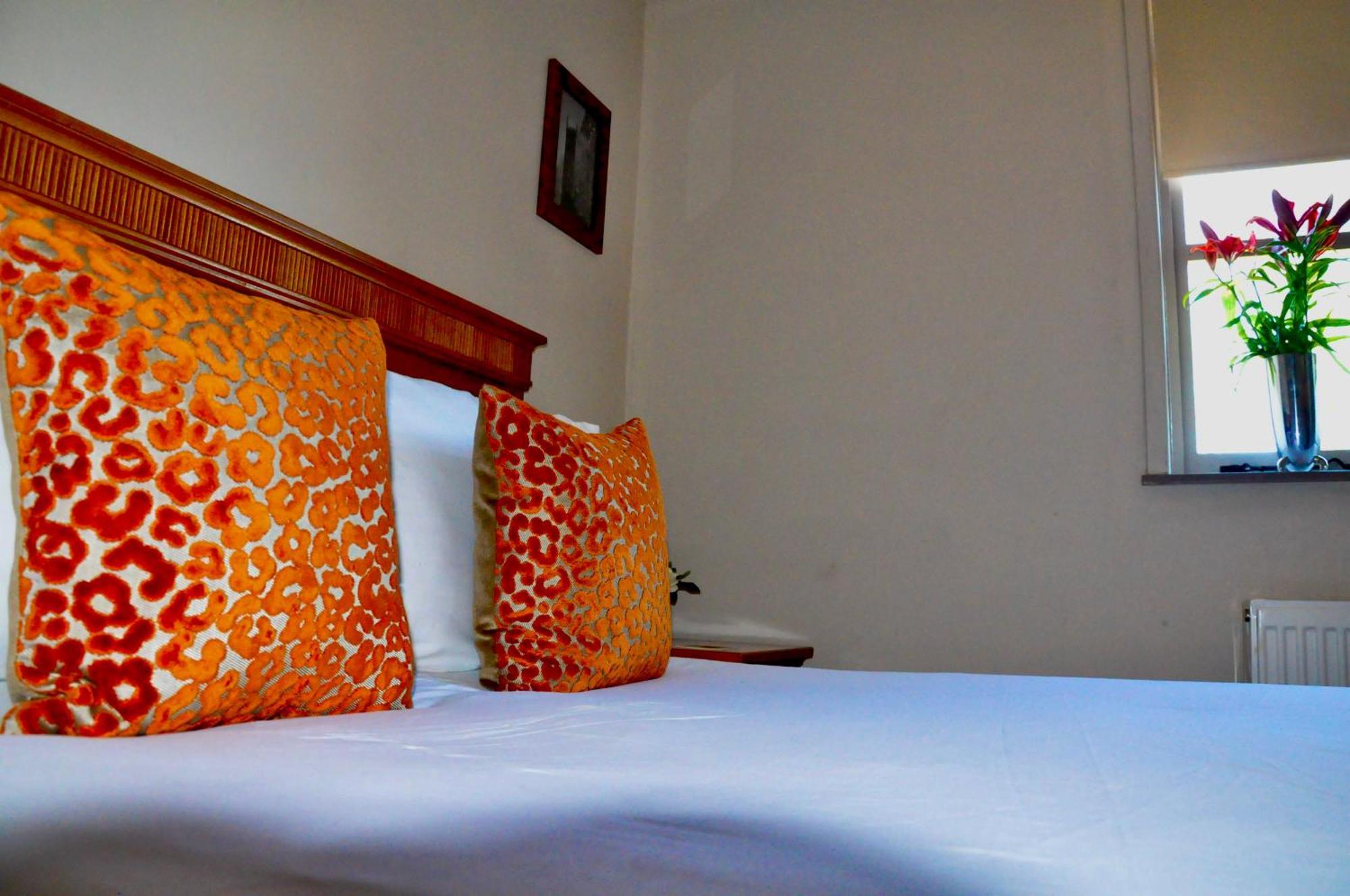 The Hollybush Inn And B&B Priors Marston Bagian luar foto