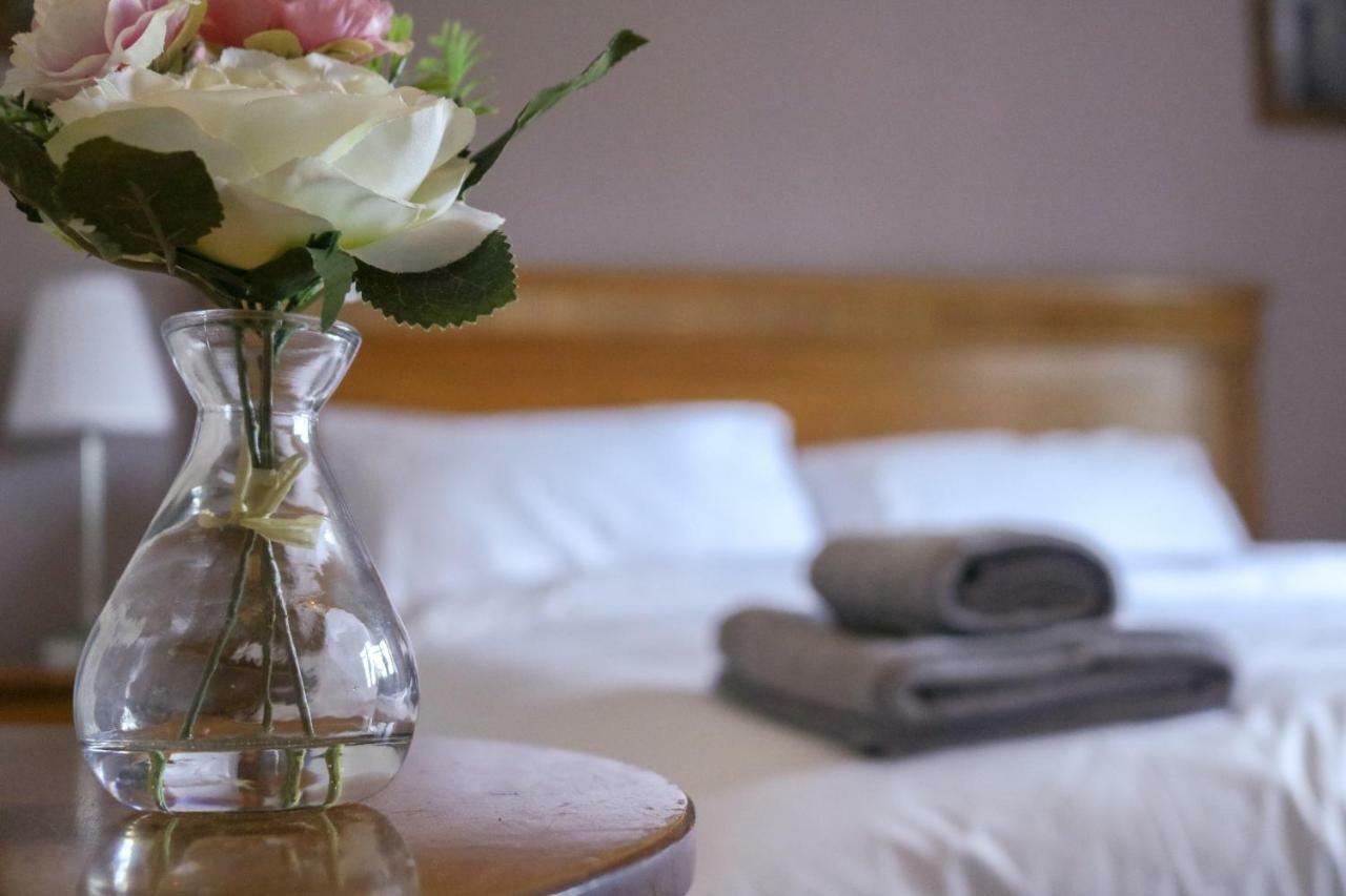 The Hollybush Inn And B&B Priors Marston Bagian luar foto