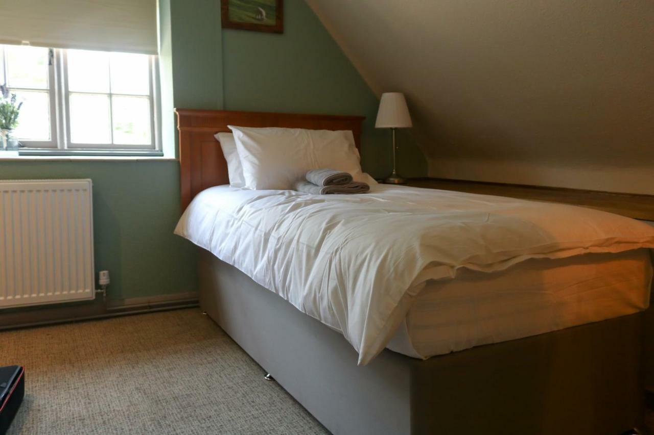 The Hollybush Inn And B&B Priors Marston Bagian luar foto